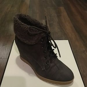 Wedge boots